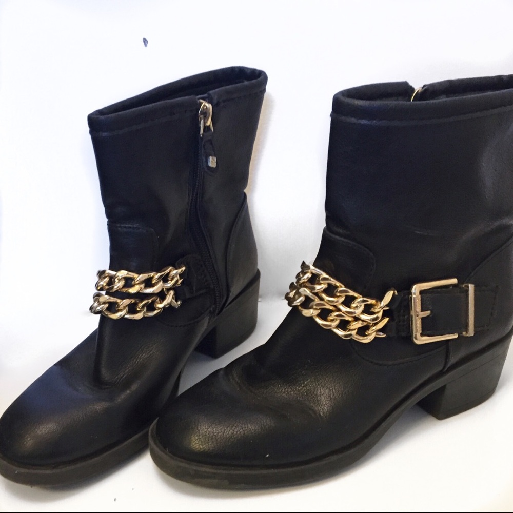 Sam & Libby heeled boots with gold chain details
